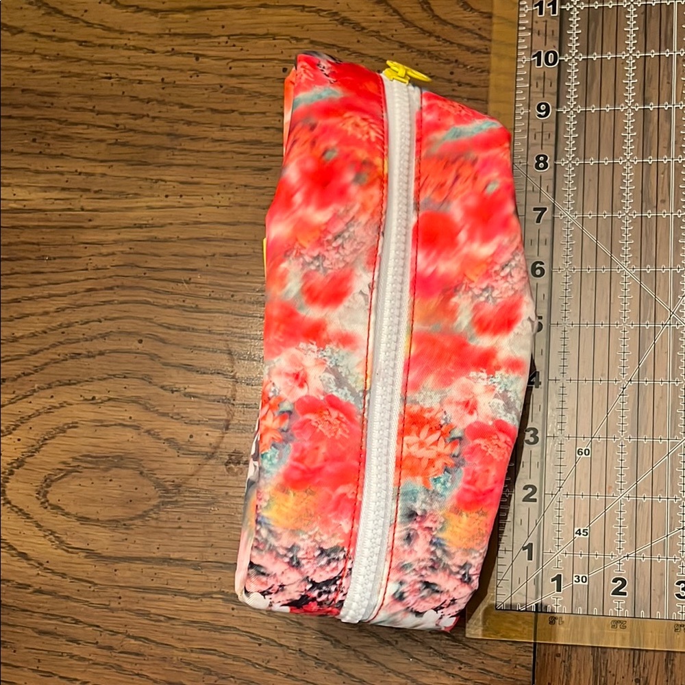 Athleta Supergoop! Multicolor Patterned Toiletry … - image 5